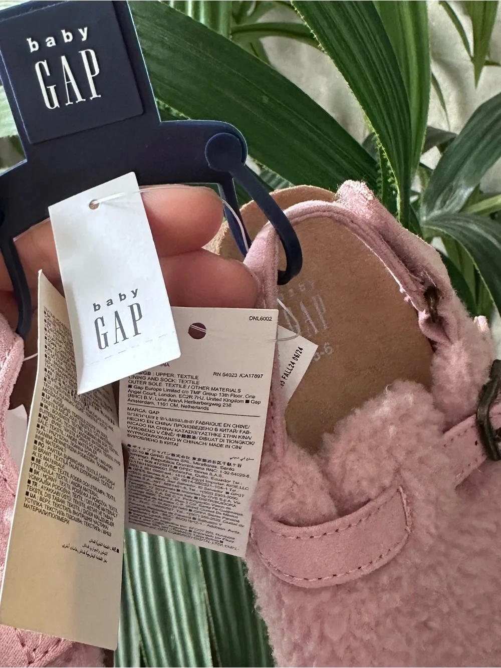 Baby GAP Pink Fuzzy Baby Clogs Size 5/6 toddler New with Tags
